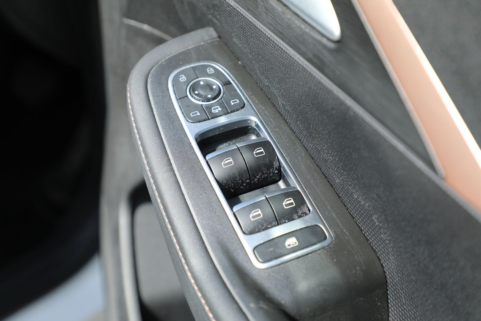 Large vehicle image